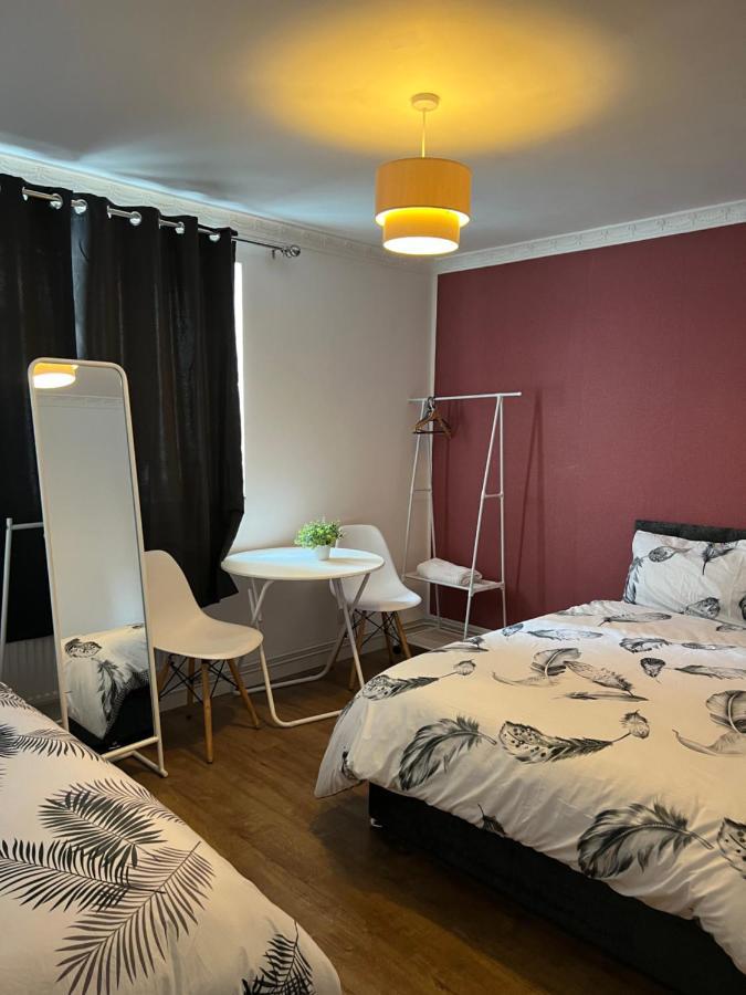 Private Room With Two Beds Near Central Londres Exterior foto