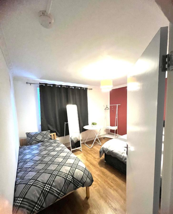 Private Room With Two Beds Near Central Londres Exterior foto