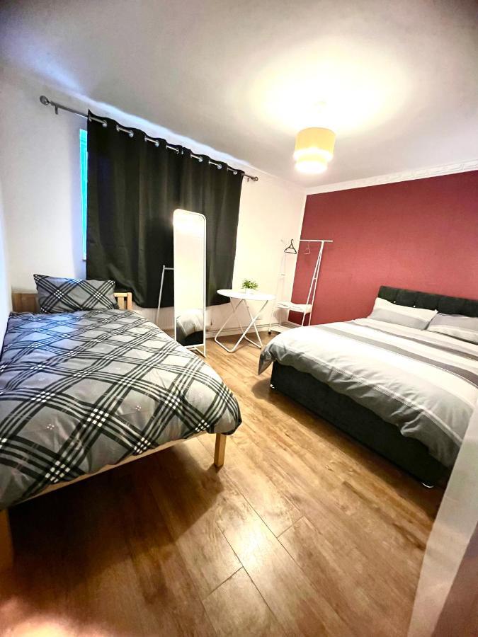 Private Room With Two Beds Near Central Londres Exterior foto