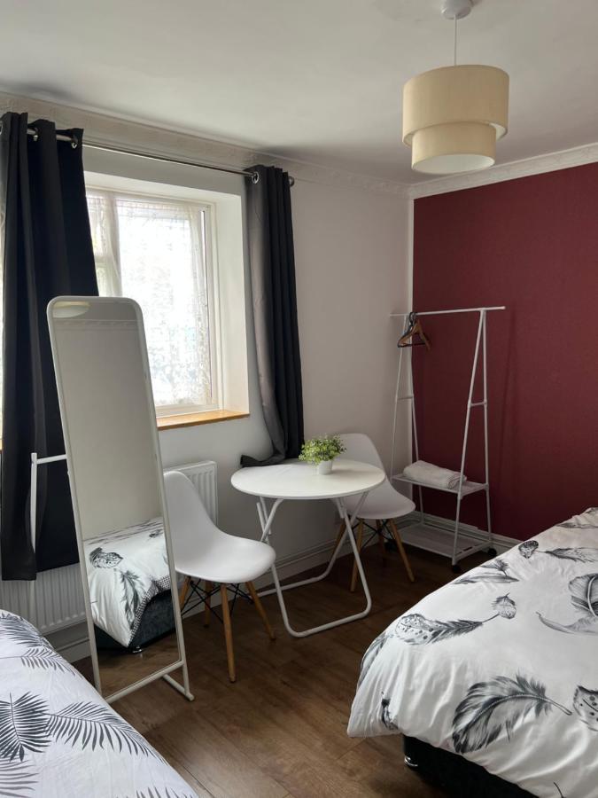 Private Room With Two Beds Near Central Londres Exterior foto